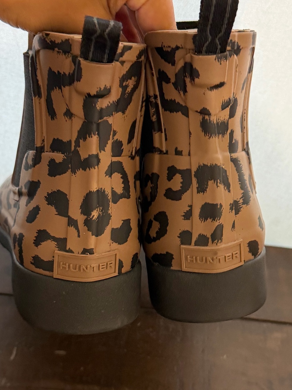 🍎BACK TO SCHOOL SALE🍎 Hunter Leopard Print Chelsea Rain Boots - Brown and Black - Picture 4 of 7